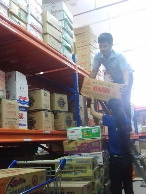 Tích cực hỗ trợ bà con vùng lũ miền Trung ảnh 1